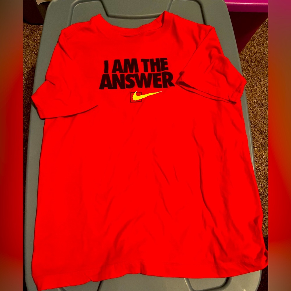 Nike boys size youth XL red short sleeve shirt.